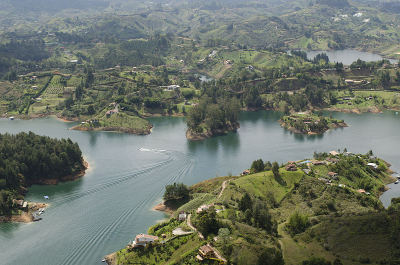 Guatapé水库从Piedra del Peñol的观点来看