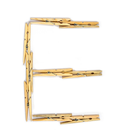 衣夹字母E