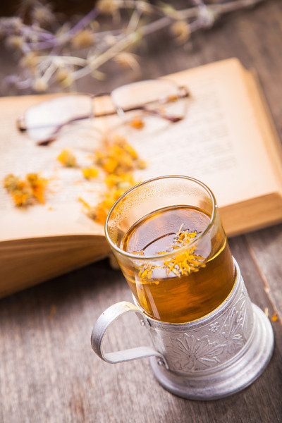 茶在书