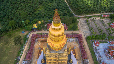 风景优美的邦同寺金塔