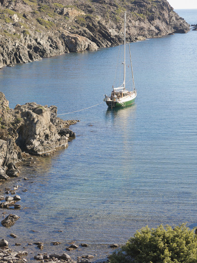 地中海海湾上的船只。西班牙