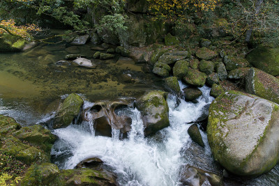 秋鬼无石布瑞风光(岛根县奥井泉町)