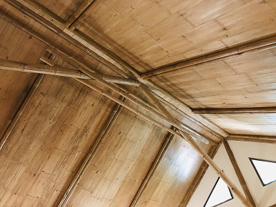 泰国竹屋顶的房子。