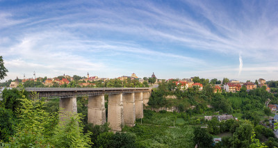 诺沃普拉诺夫斯基桥峡谷和老城，Kamianets-Podilskyi城，乌克兰