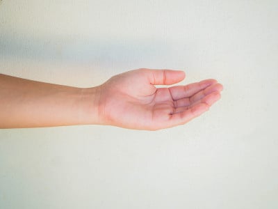 手