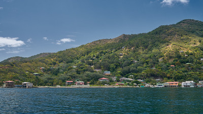 瓜纳加岛的村庄景色