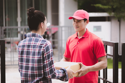 夫人，我有您的包裹
