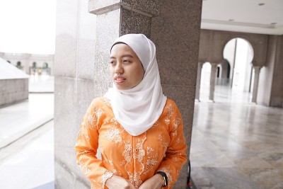 清真寺里的一位女士