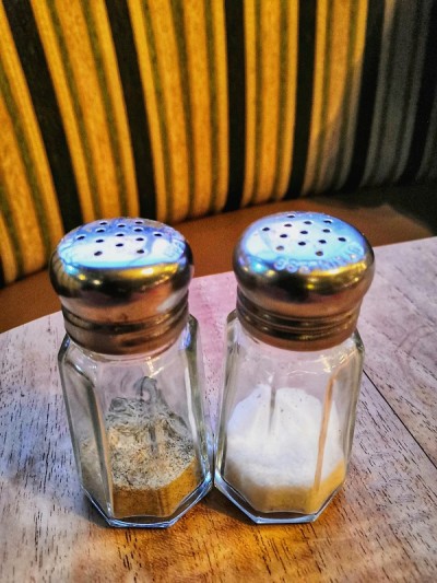 胡椒和盐是友好的