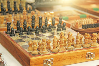 在印度的集市上可以买到象棋和双陆棋。印度纪念品礼物。Anjuna,果阿