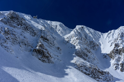 山上的雪滑道