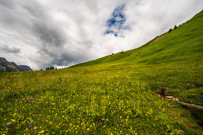 意大利Dolomites的山区景观