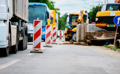 道路工程和警告灯