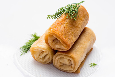白底上的肉排