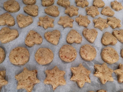 用核桃和枣子做新鲜饼干