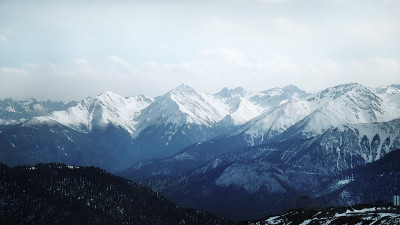 芒康雪山