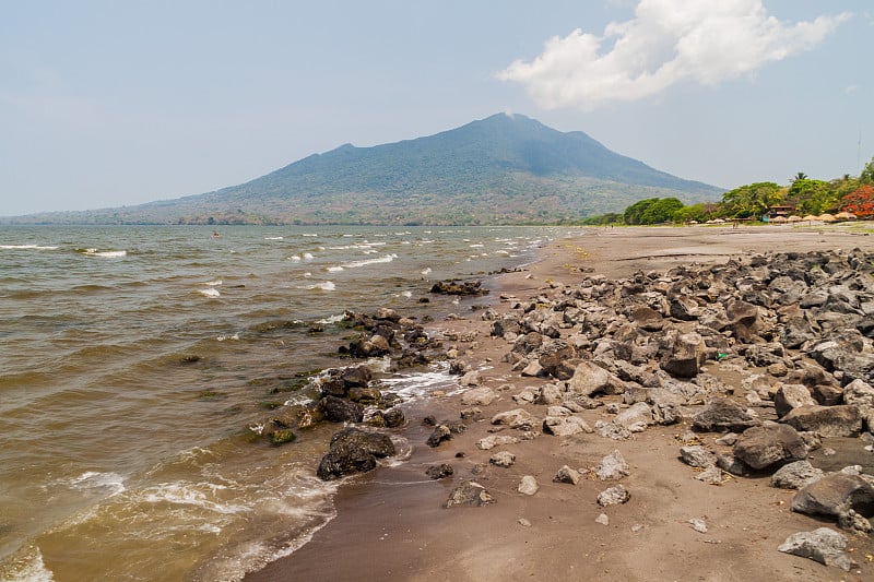 海滩和马德拉斯火山在奥梅特佩岛，尼加拉瓜