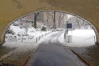 中央公园在暴风雪中，纽约在诺瑞斯特期间有降雪
