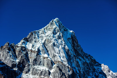 喜马拉雅山的雪山