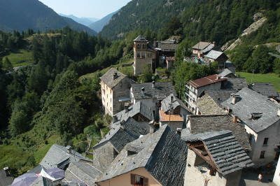 马吉亚山谷的富西奥村