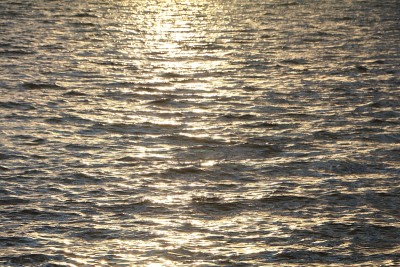 2 . the Evening light on the water傍晚的灯光