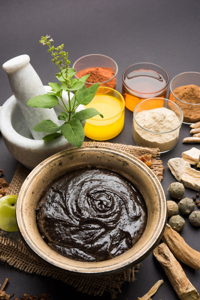印度阿育吠陀膳食补充剂Chyawanprash / chyavanaprasha是一种煮熟的混合糖，