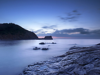 拂晓时地中海海岸