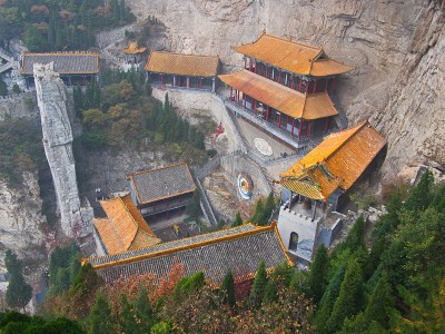 面山是世界文化遗产，有许多古老的道教悬空庙宇和洞窟。2018年10月18日，山西省平遥古城。
