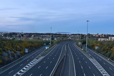 冠状病毒导致高速公路空空如也