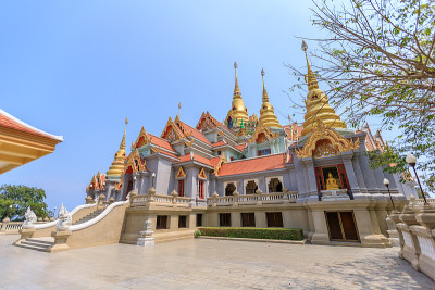Phra Mahathat chidphkdee Prakat宝塔在Baan Grood山的山顶，巴