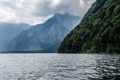 雾天的巴伐利亚国王湖风景