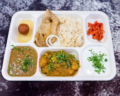 美味的素食塔利午餐