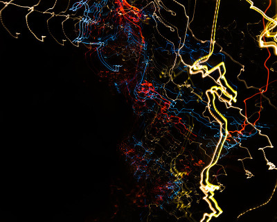 高速公路上的夜灯