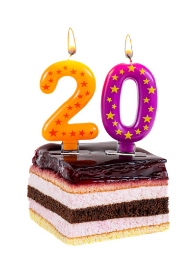20周年生日的蜡烛生日蛋糕