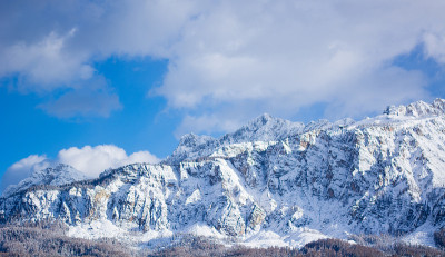 Cortina D' Ampezzo的第一场雪