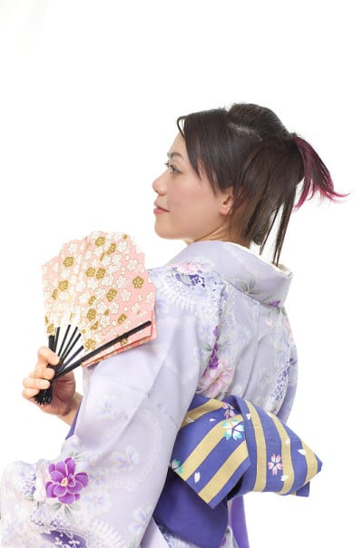 穿着和服的日本妇女