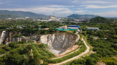 泰国春武里省的大峡谷基里(雪山)鸟瞰图