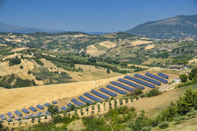 夏天，Teramo (Abruzzi)附近的景观