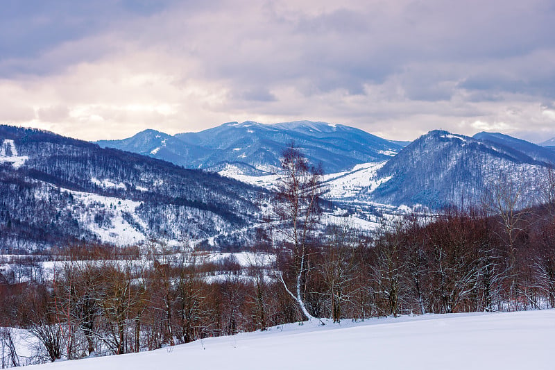 山区冬季乡村