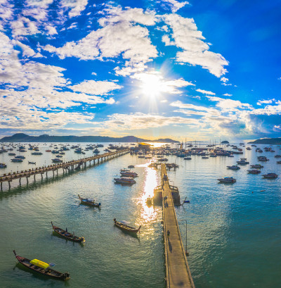 鸟瞰图美丽的日出在查龙海