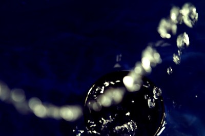 泼水