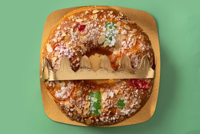 西班牙典型的主显节蛋糕“Roscon de Reyes”