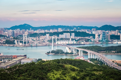 黄昏时厦门海沧大桥鸟瞰图