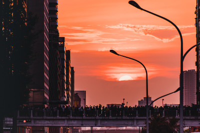 2019年8月11日，在台北市忠孝路沿线，夕阳西下