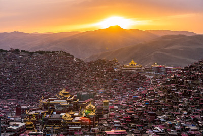 Larung gar(佛教学院)在中国四川