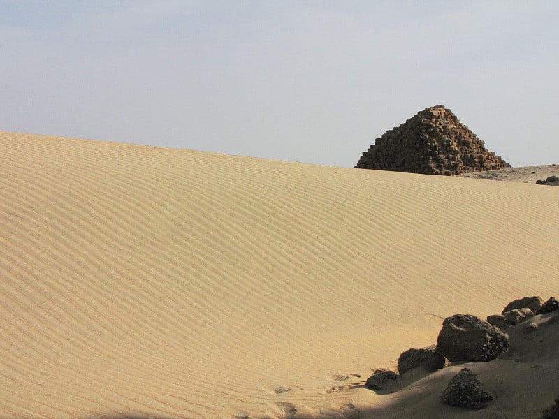 位于苏丹北部Karima附近的纳帕塔废弃古城的一部分，靠近Jebel Barkal。