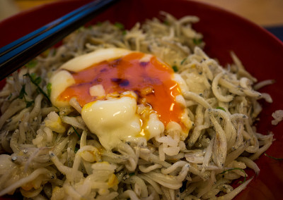 shirasu don(米饭配上日本小鱼)，Kamakura’u2019的著名美食，日本美食。