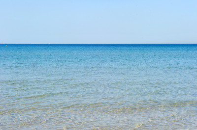 蓝色的海平线