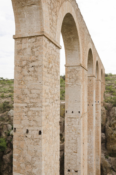Arcos de San Jose atqueduct，在El Saucillo生物公园，hublo