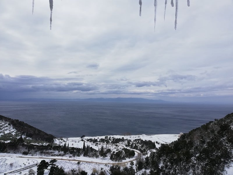 希腊圣山阿陀斯阿基乌帕夫卢修道院大雪纷飞